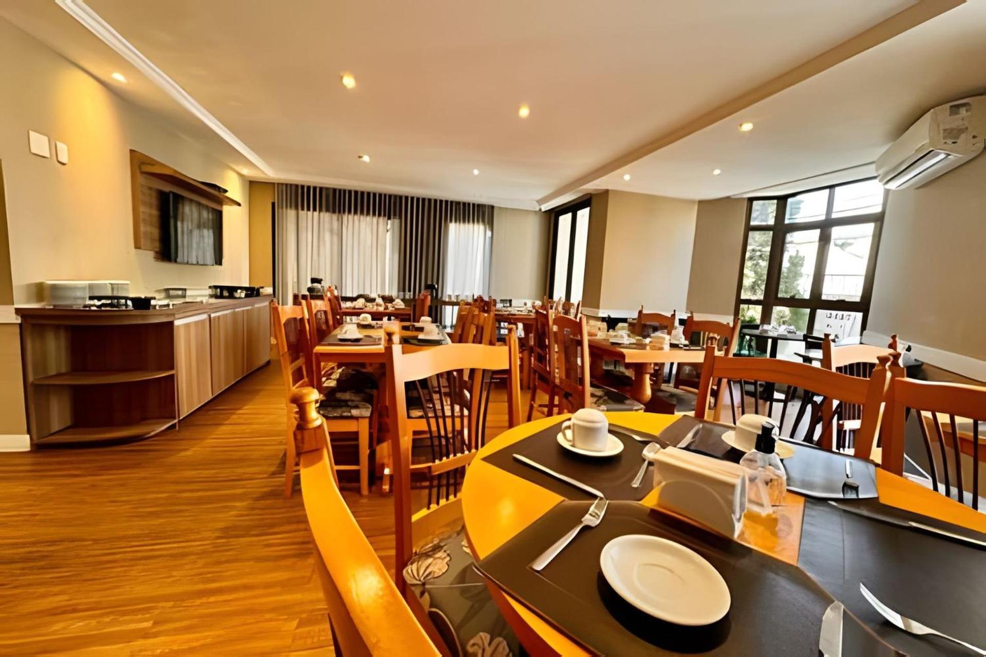 Flats Em Moema: Metro, Wifi, Ar E Manobrista Apartamento