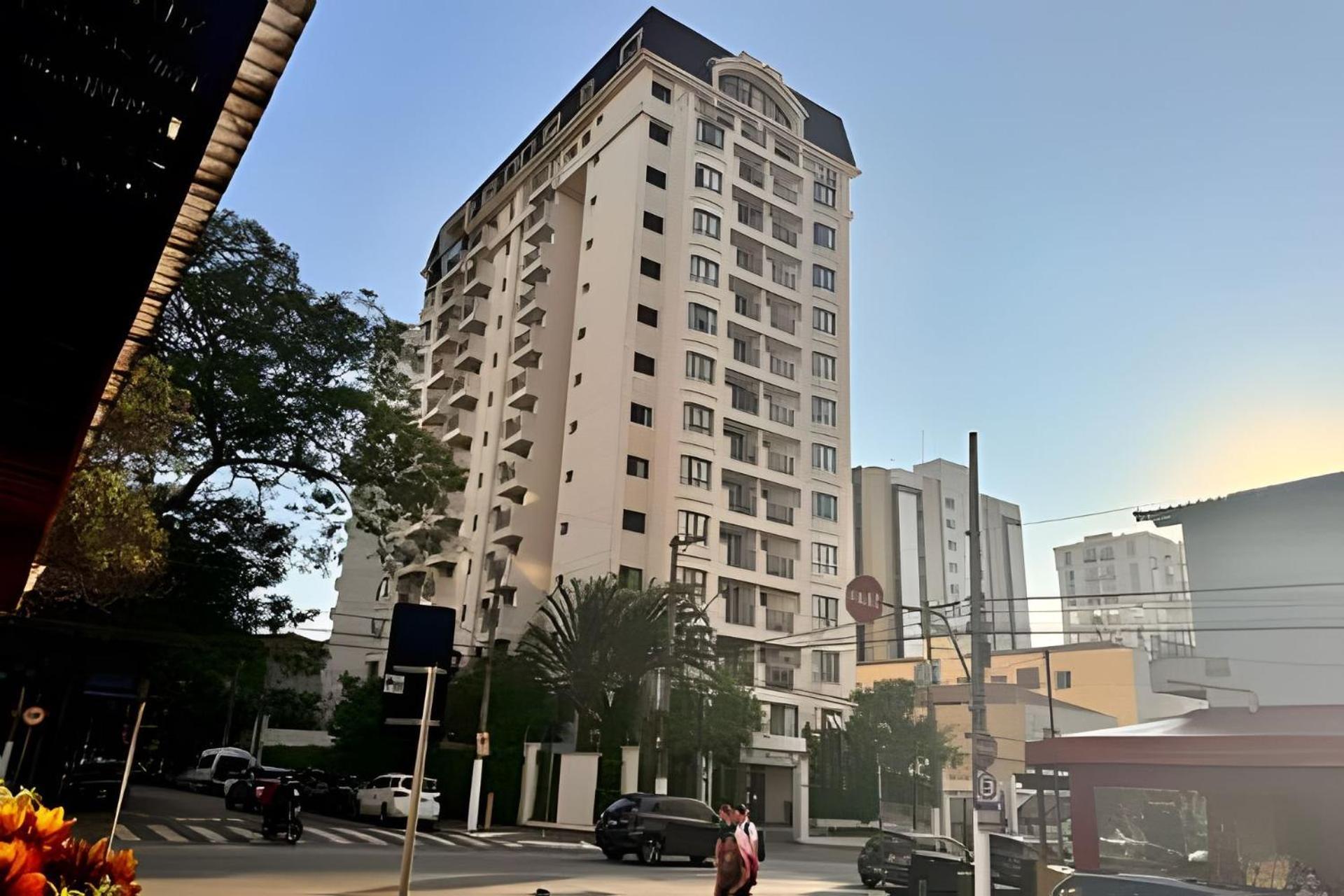 Flats Em Moema: Metro, Wifi, Ar E Manobrista * São Paulo