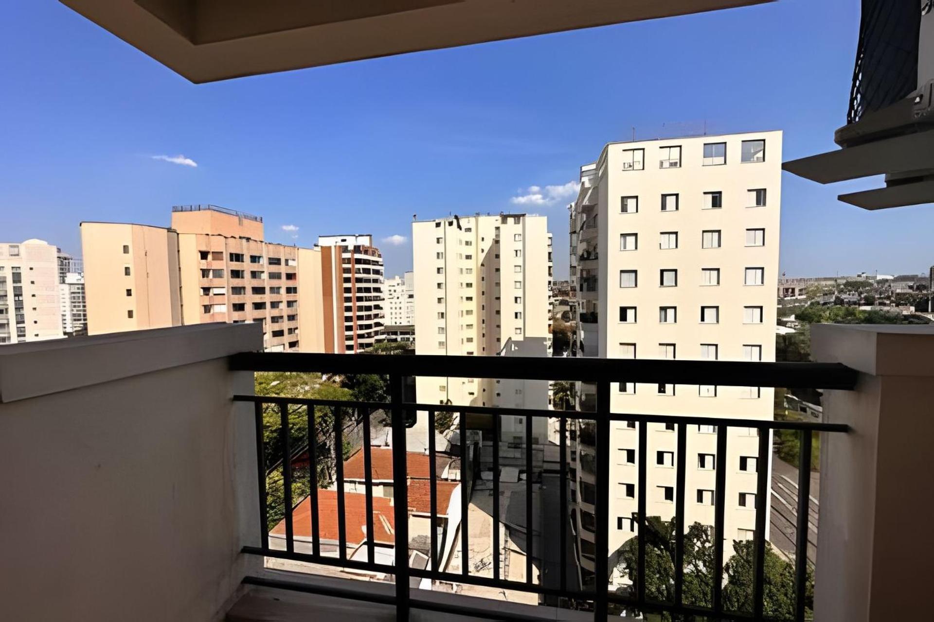 Flats Em Moema: Metro, Wifi, Ar E Manobrista * São Paulo